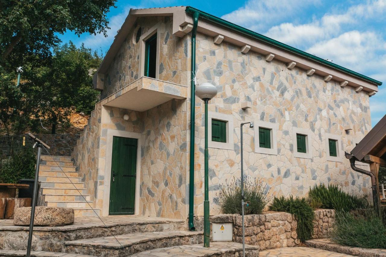 אוברובץ River Huts Zrmanja מראה חיצוני תמונה