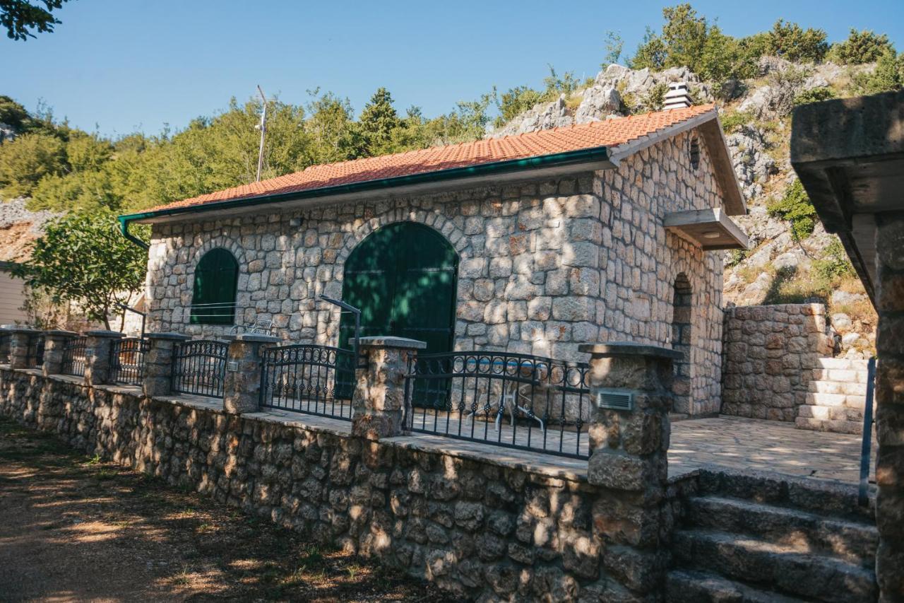 אוברובץ River Huts Zrmanja מראה חיצוני תמונה