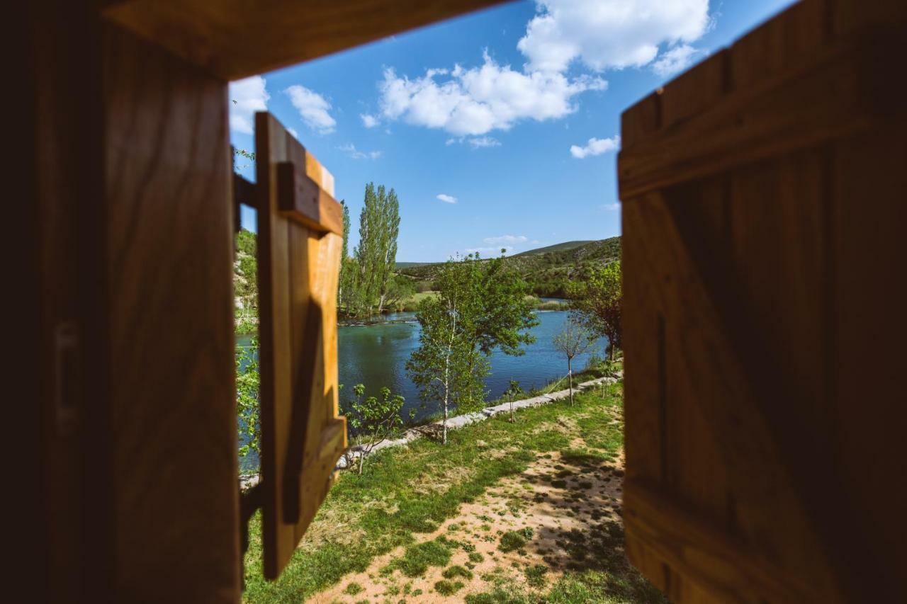אוברובץ River Huts Zrmanja מראה חיצוני תמונה