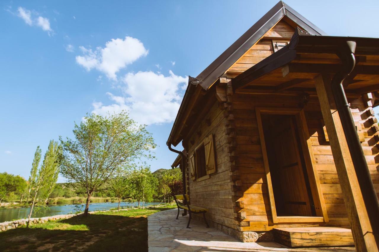 אוברובץ River Huts Zrmanja מראה חיצוני תמונה