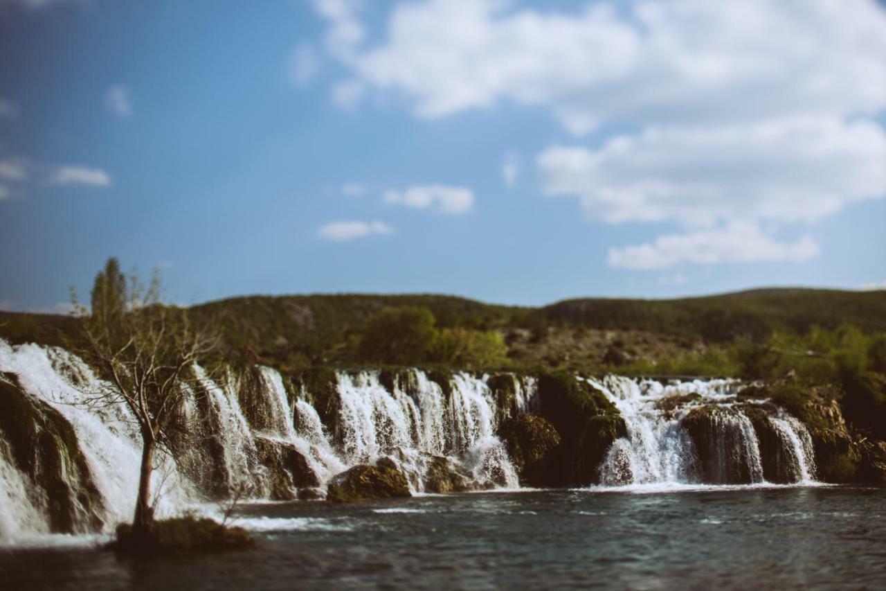 אוברובץ River Huts Zrmanja מראה חיצוני תמונה